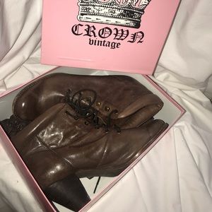 Crown Vintage brown laced booties 11